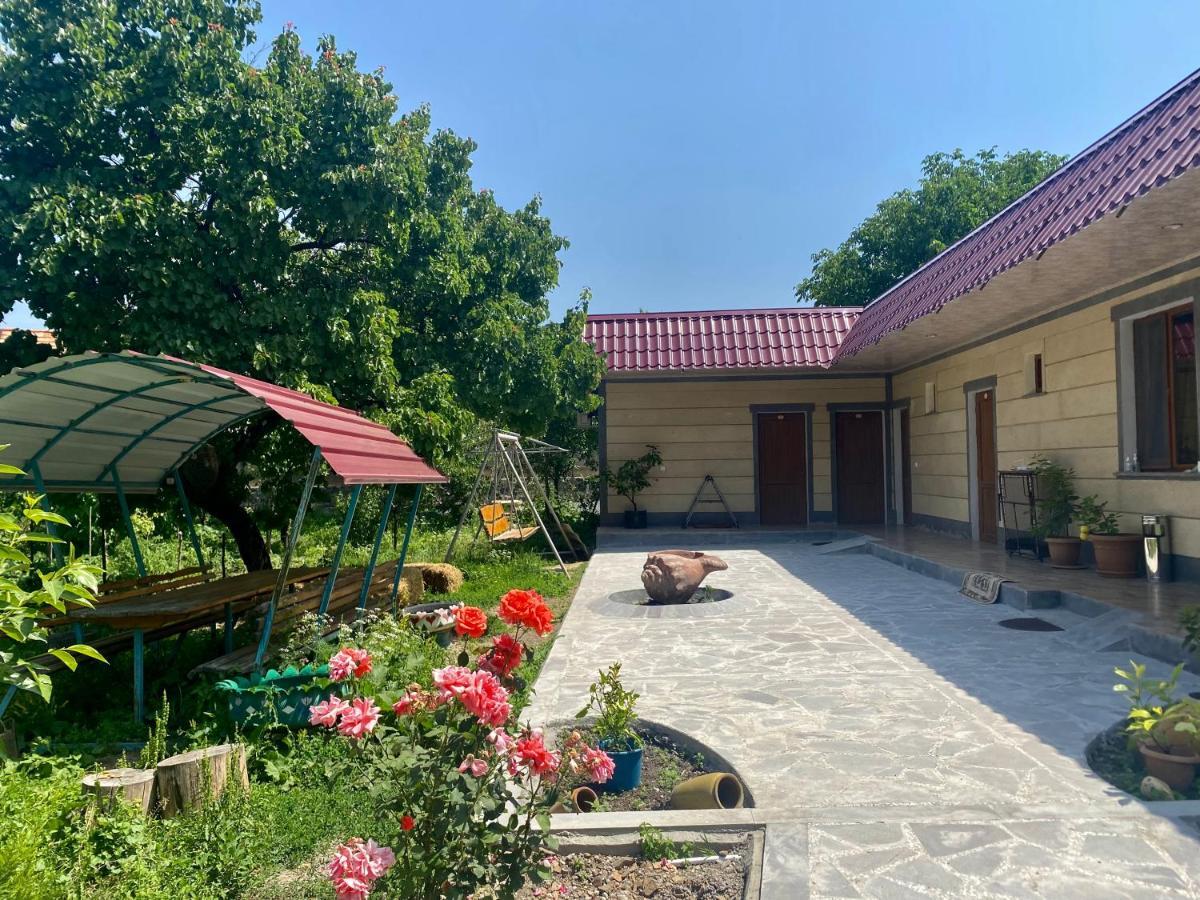 Aghasu Tun B&B Odzun Eksteriør billede